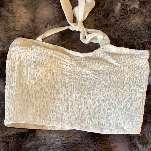 NEW crop top in white with tie around the neck - Picture 2 of 3